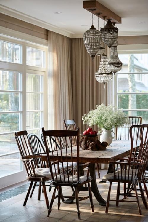 Природа и интерьер в этом деревянном доме, построенном по старым латышским технологиям, выглядят неразлучной связкой. 01