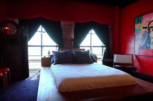 Джонни депп до сих пор продает свой уникальный пентхаус в Лос-анджелесе за 12 миллионов долларов. 05