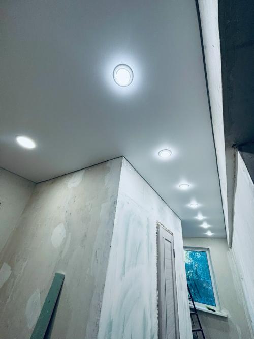 Завершил очередной объект - установка потолка сделана на кухне с примыканием в прихожей и в ванной комнате! 01