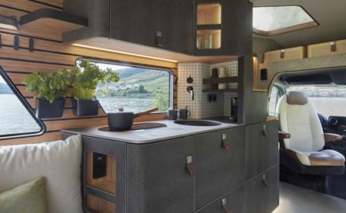 Кровать под крышей и панорамные окна - вот автодом будущего. 07