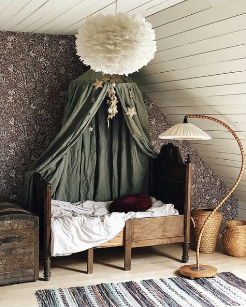 Детское царство. Такой декораторский прием - акцентная стена есть. 01