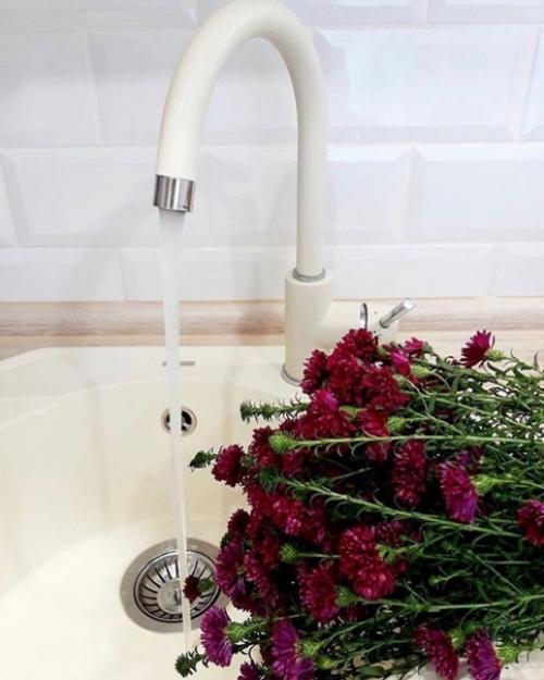 Маленькая светлая кухня 5 кв. 06