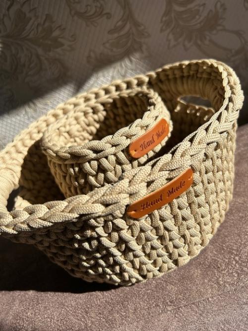 Обожаю корзины из пряжи или шнура, использую их не , внимание, только в своем интерьере, но и вяжу на заказ. 07
