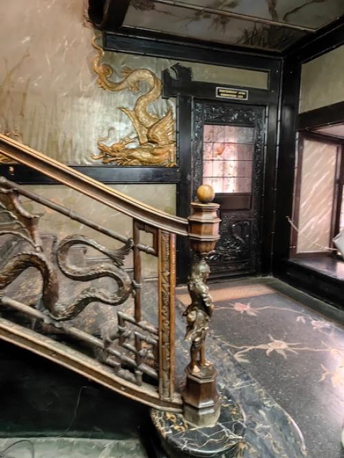 Чем можно удивить петербуржца после наших - то дворцов и архитектурных шедевров? 01