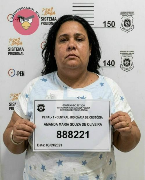 В Бразилии 38-летняя женщина 14 месяцев выдавала себя за 12-летнюю девочку и жила в семье, которая считала её ребёнком. 06