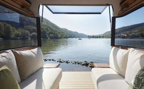 Кровать под крышей и панорамные окна - вот автодом будущего. 02