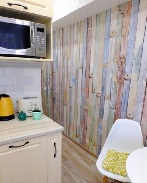 Маленькая светлая кухня 5 кв. 03