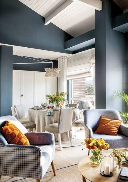 Синий цвет и его оттенки стали ключевыми в ремонте этой квартиры. 01