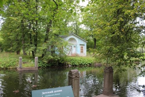 Царскосельский дворцово-парковый ансамбль - блестящий памятник мировой архитектуры и садово-паркового искусства Xviii - начала XX века. 03