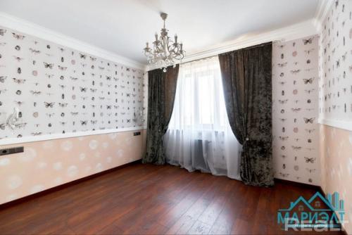 Бабочки на стенах, панорамный балкон и четыре спальни. 06