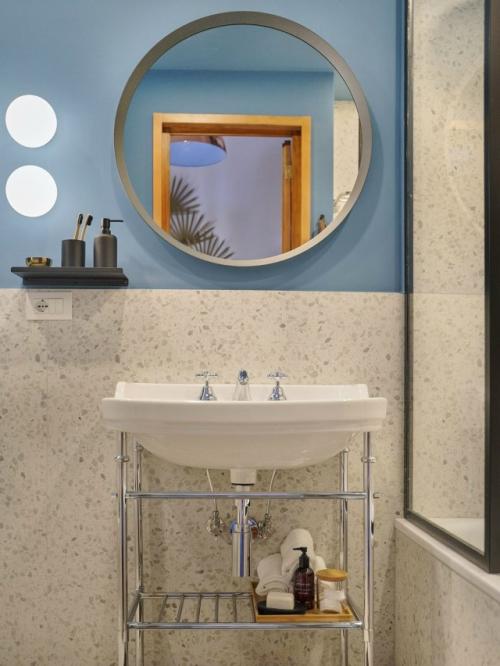 Яркая квартира у фонтана в Риме треви. 04