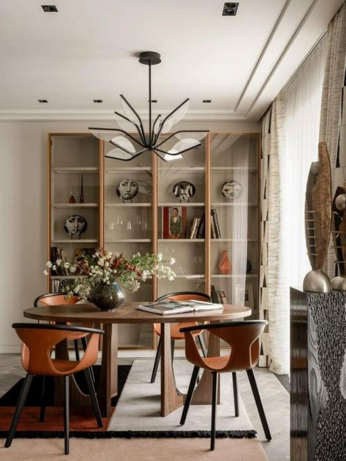 Современный интерьер московской квартиры результатом работы Елены поворовой стал.