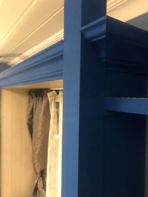 А вы знали, что обычный оконный проём можно превратить в любимый уголок спальни. 04