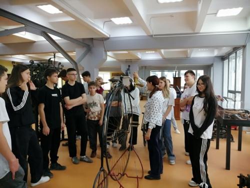 В рамках программы Пушкинская Карта 21 сентября, учащиеся 9 б класса посетили технический музей в г. Н. Новгород. 04