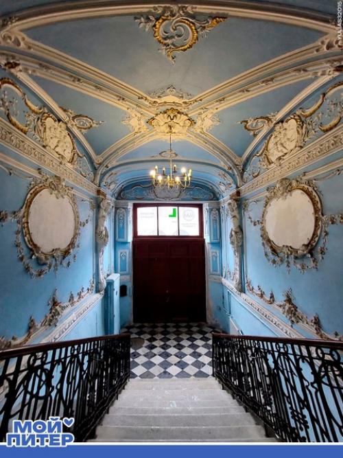 Одна из самых красивых открытых парадных в особняке в. с. каншина. 03