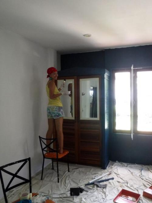 Примерно год тому назад ( \- три месяца) мы с Димой затеяли историю с покраской дома. 04 Примерно год тому назад ( \- три месяца) мы с Димой затеяли историю с покраской дома. 04