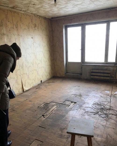 Мне лично понравилась птичка на стене в гостиной. 03