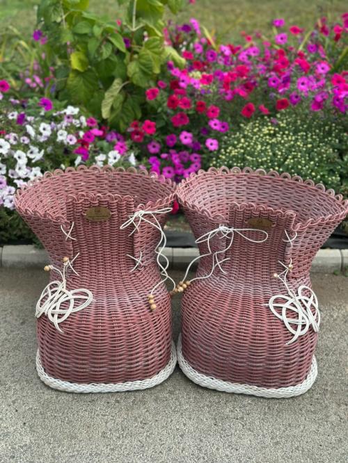 Вам плетёные башмачки из ротанга в цвете пыльная роза представляю.