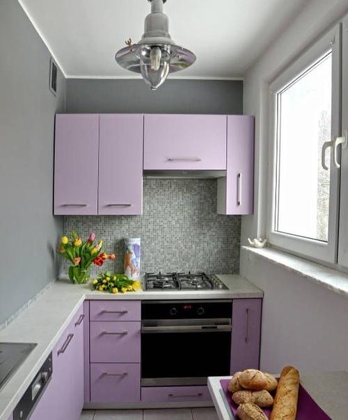 Koмпактныe кухни: примepы иx пpиятнoгo офopмлeния. 03