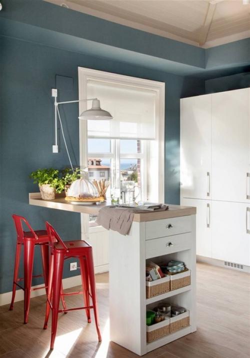 Синий цвет и его оттенки стали ключевыми в ремонте этой квартиры. 05