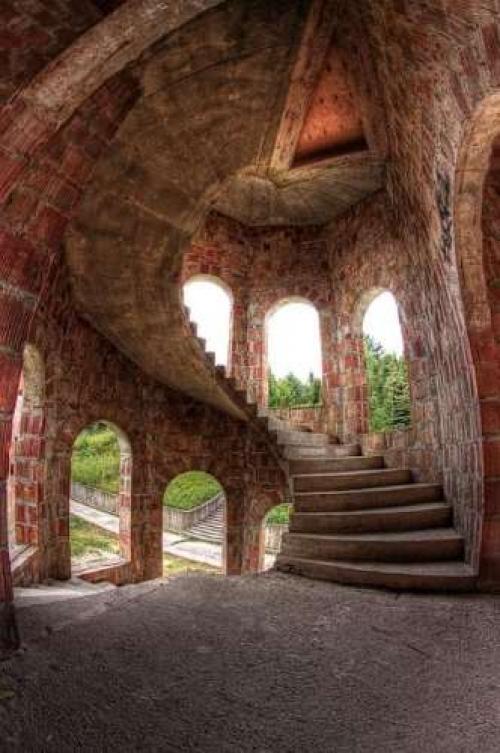 Замок в лапалицах: чудо, которого нет. 02