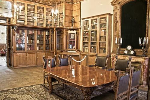 Кабинет князя с библиотекой и интерьеры секретарской на мужской половине юсуповского дворца на мойке. 01