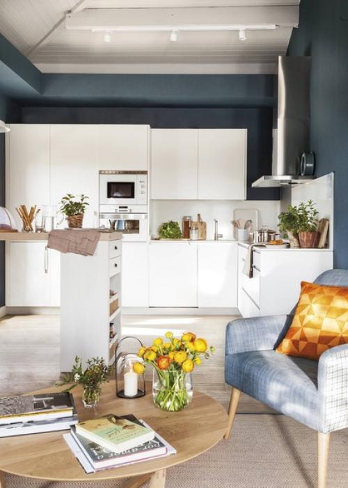 Синий цвет и его оттенки стали ключевыми в ремонте этой квартиры. 04