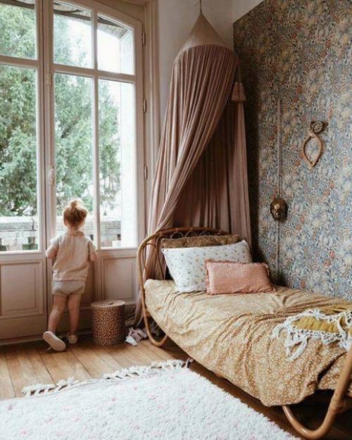 Детское царство. Такой декораторский прием - акцентная стена есть. 04