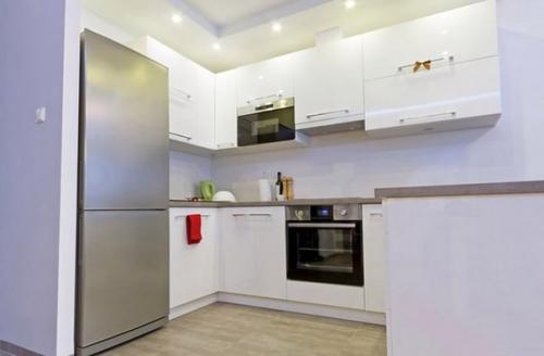 Куда поставить холодильник на кухне? 02