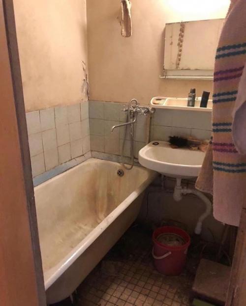 Мне лично понравилась птичка на стене в гостиной. 06