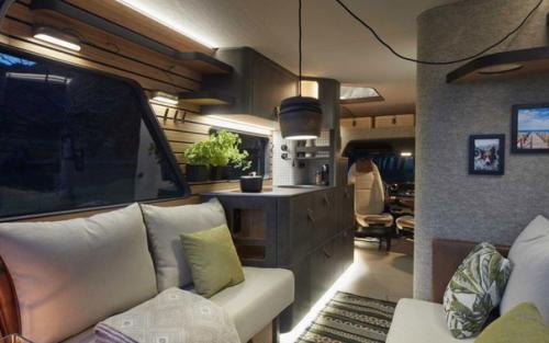 Кровать под крышей и панорамные окна - вот автодом будущего. 01