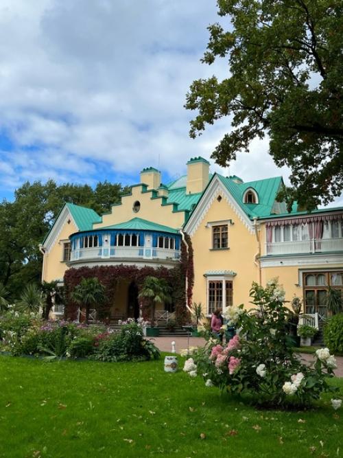 Дворец коттедж и готический замок в парке Александрия, Петергоф. 07