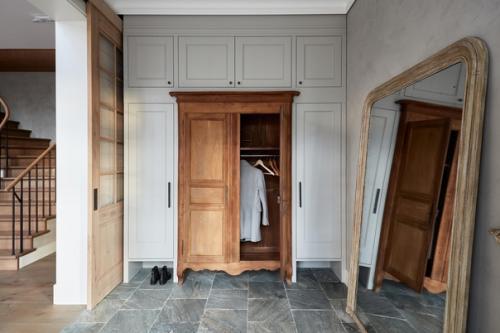 Природа и интерьер в этом деревянном доме, построенном по старым латышским технологиям, выглядят неразлучной связкой. 04