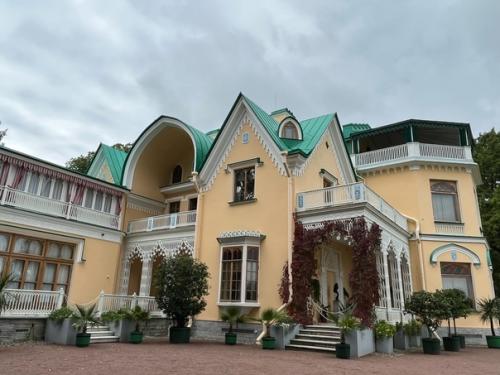Дворец коттедж и готический замок в парке Александрия, Петергоф. 05