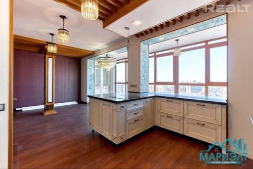 Бабочки на стенах, панорамный балкон и четыре спальни. 08