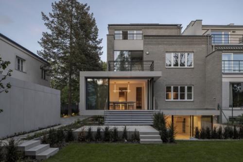 В одном из самых привлекательных уголков Варшавы архитектурное бюро TZA реализовало проект элегантного дома. В одном из самых привлекательных уголков Варшавы архитектурное бюро TZA реализовало проект элегантного дома.