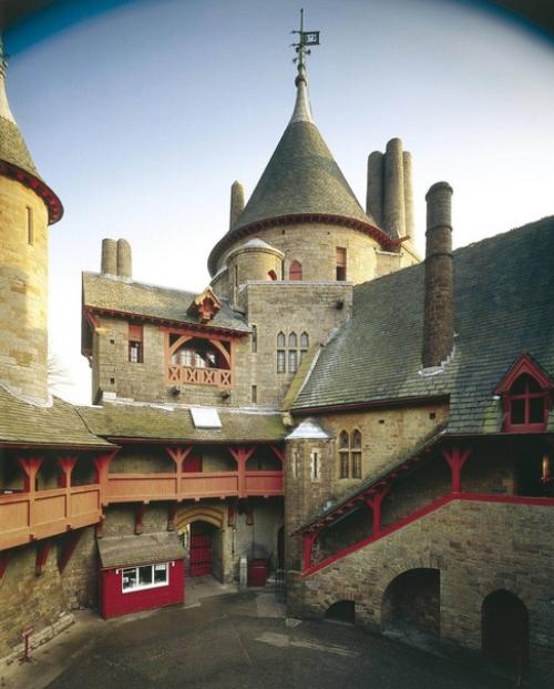 На юге уэлльса можно найти замок из рыцарских сказок - Castell Coch. 06