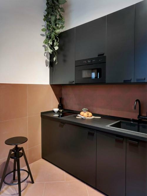 Яркая квартира у фонтана в Риме треви. 03