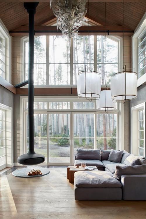 Природа и интерьер в этом деревянном доме, построенном по старым латышским технологиям, выглядят неразлучной связкой. 02