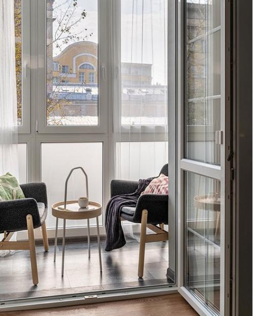 Интерьер этой квартиры в тихом центре Москвы интересен не только эстетическими решениями, но и планировкой со спальней - кладовой. 07