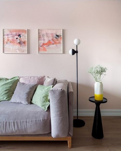 Владельцы квартиры общей площадью 74 квадратных метра - семья из трех человек. 05