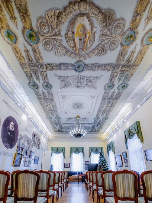 За красивый фасадом классического особняка Лопухиных - станицкой на улице пречистенка, хранится уцелевшая драгоценность - интерьеры 1817 года! 07