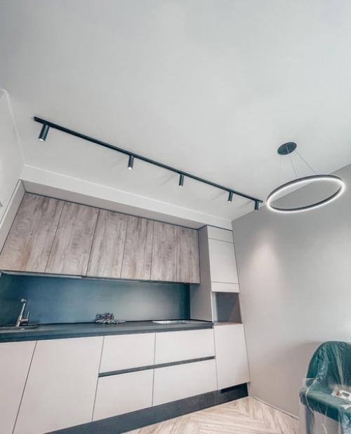 Натяжной потолок и трековое освещение. 01