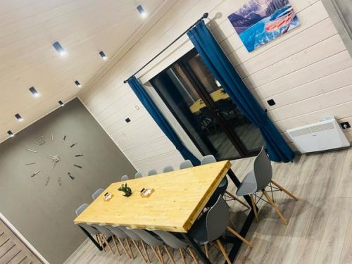 Белый дом - второй деревянный коттедж на Paradise, получивший своё название за светлые тона интерьера и приятную праздничную обстановку! 02