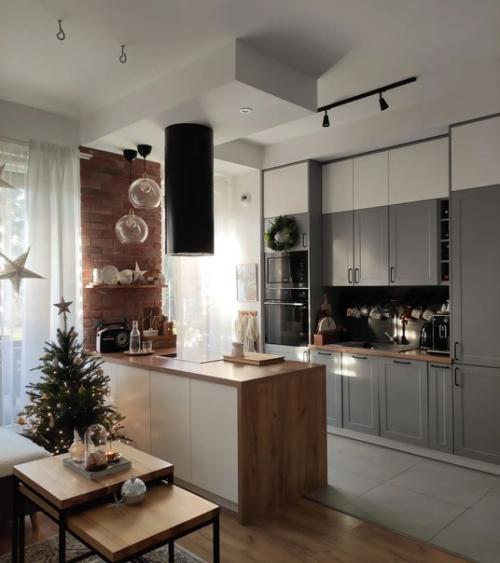 Очень уютная и вкусная серая кухня - гостиная в интерьере дома Илоны. 01