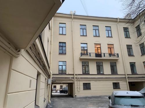 В доме в Петербурге, где я живу, наконец - то закончился ремонт фасадов. 01