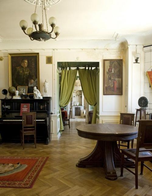 А это - парк советского периода Сергея Бобовникова. 05