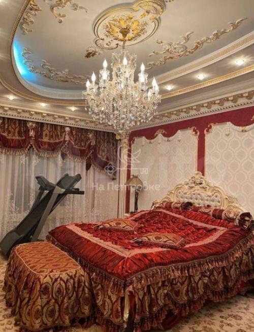 Перед вами не музей, это квартира в столице, которую выставили на продажу за 440 млн. 02