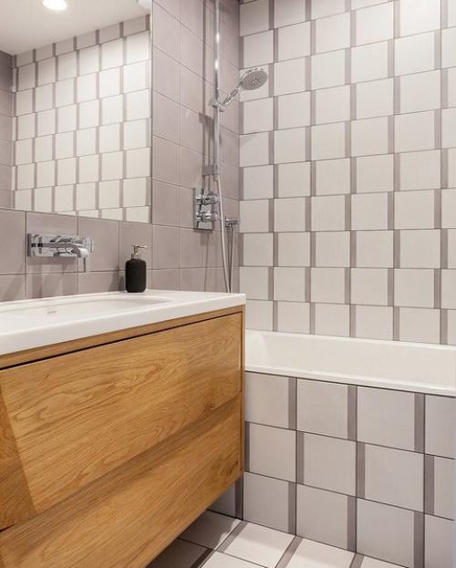 Владельцы квартиры общей площадью 74 квадратных метра - семья из трех человек. 09