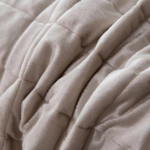 Велюровое покрывало - прекрасное дополнение интерьера спальни или гостиной, которое внесёт в пространство особую энергетику домашнего уюта. 02